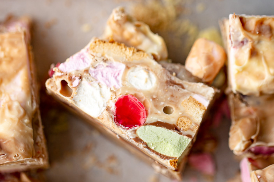 SCHOOL HOLIDAY RECIPE | WIZZ FIZZ ROCKY ROAD